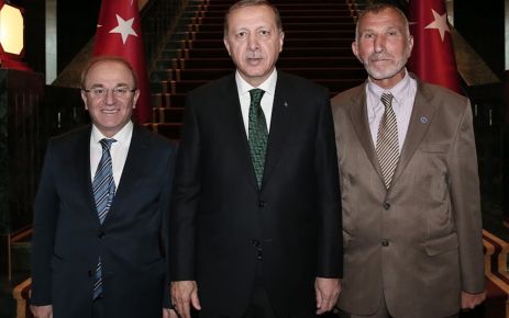 Muhtar Dizdar Cumhurbaşkanı Erdoğan’a dosya sundu