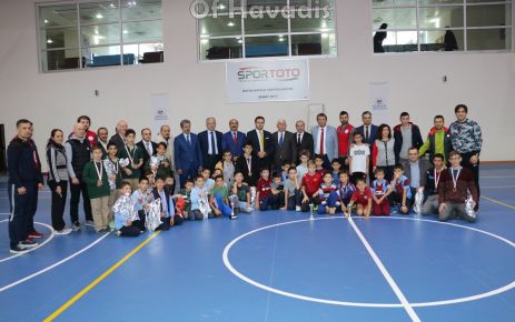 Okul Sporlarında Satranç ve Futsal şampiyonlarına ödül