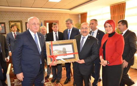 TBMM Başkanı Kahraman'dan Gümrükçüoğlu’na ziyaret