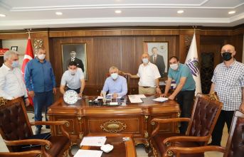 Of Belediyesi şirket çalışanlarının sözleşme sevinci