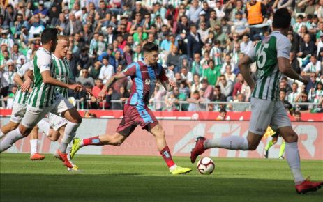 Trabzonspor Konya’da da direkleri geçemedi
