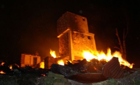 Yeniköy’de 3 ev yandı