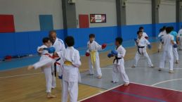 Erzurumlu karateciler Oflu karatecilerle antreman yaptı