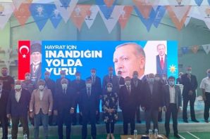 AK Parti Hayrat’ta Karaahmetoğlu yeniden başkan