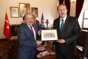 Başkan Gümrükçüoğlu Karaca’yı ağırladı 
