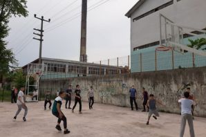 Muhtar Türk’ten Kıyıcıklı gençlere basket sahası
