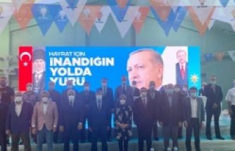 AK Parti Hayrat’ta Karaahmetoğlu yeniden başkan