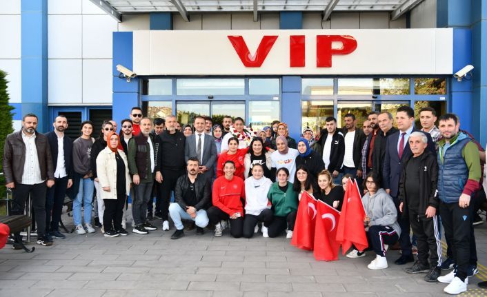 Avrupa Şampiyonu Havvanur’a Trabzon’da görkemli karşılama