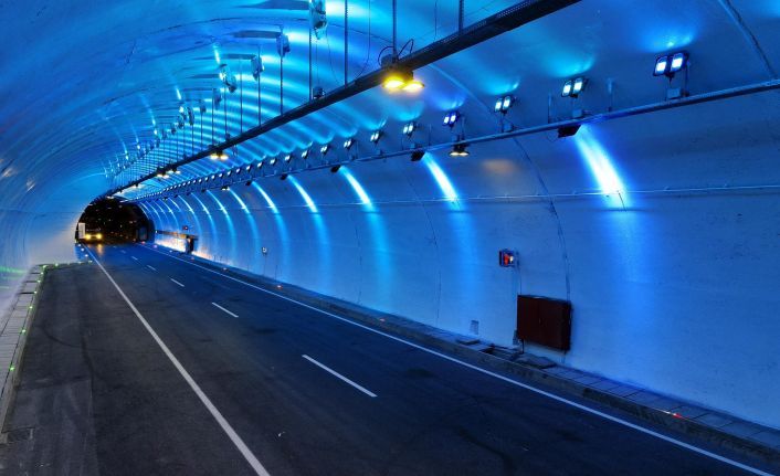 Yeni Zigana Tüneli'nden 1 yılda 1 milyon 770 bin araç geçti